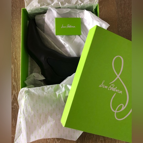 Sam Edelman Leather Booties soft reptilian pattern pull on.fits size 7 or 7.5 - Picture 3 of 8